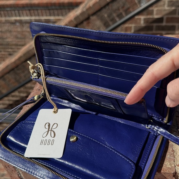 HOBO Winter Violet wristlet, Leather Bag, NWT stunning color! - Picture 2 of 10